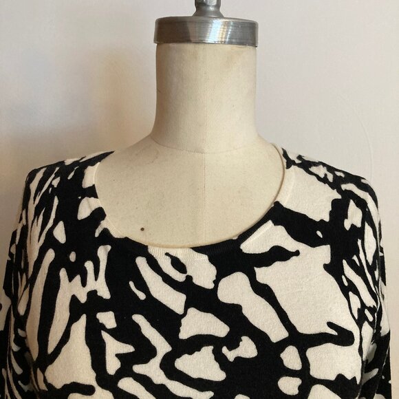 Sarah Spencer Abstract Sweater - Picture 3 of 6